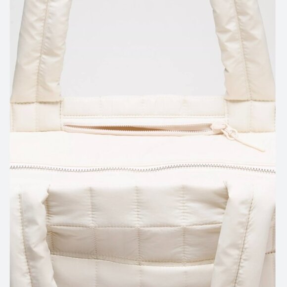 Lululemon Quilted Grid Small Tote Bag 5L - Picture 4 of 9